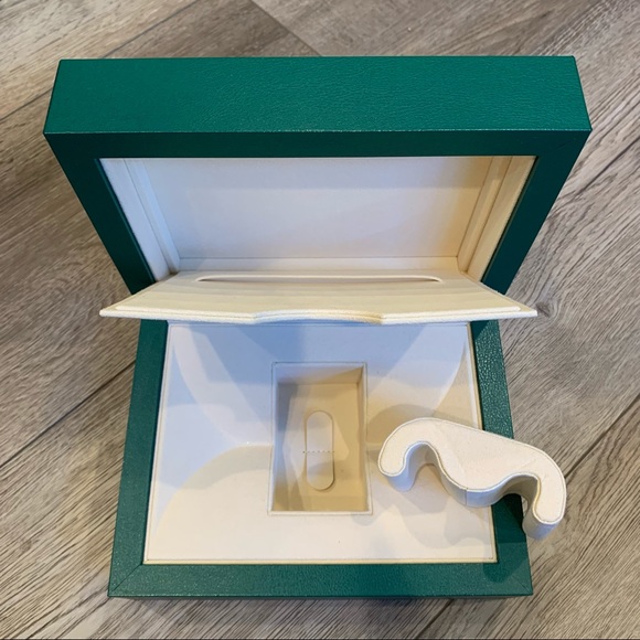 - Authentic Rolex watch box, tag & paperwork - Picture 7 of 9